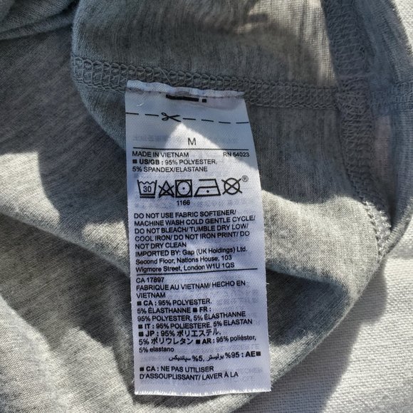 Gap Fit gray tank tops size medium, bundle 2 total items - Picture 5 of 11